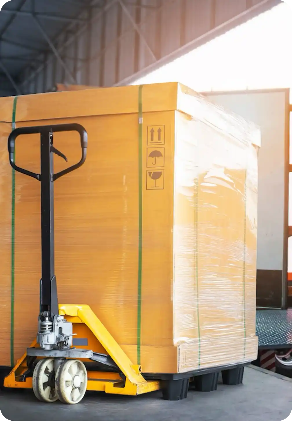 Mercancia fragil protegida con pelicula estirable