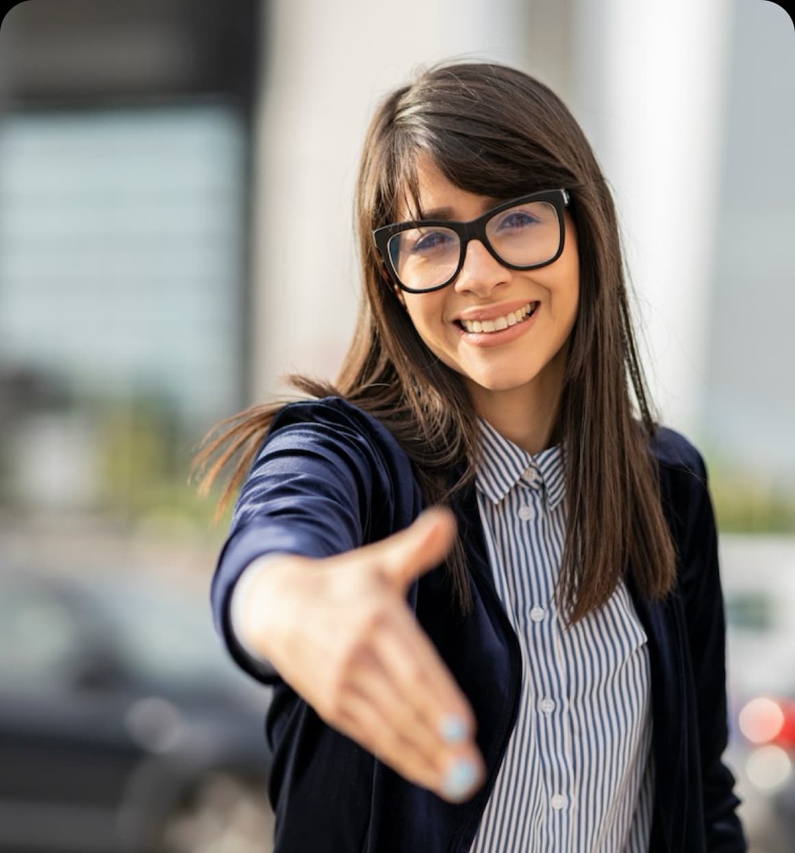 Asesora de ventas de PREMCO en almacen de empresa de logistica