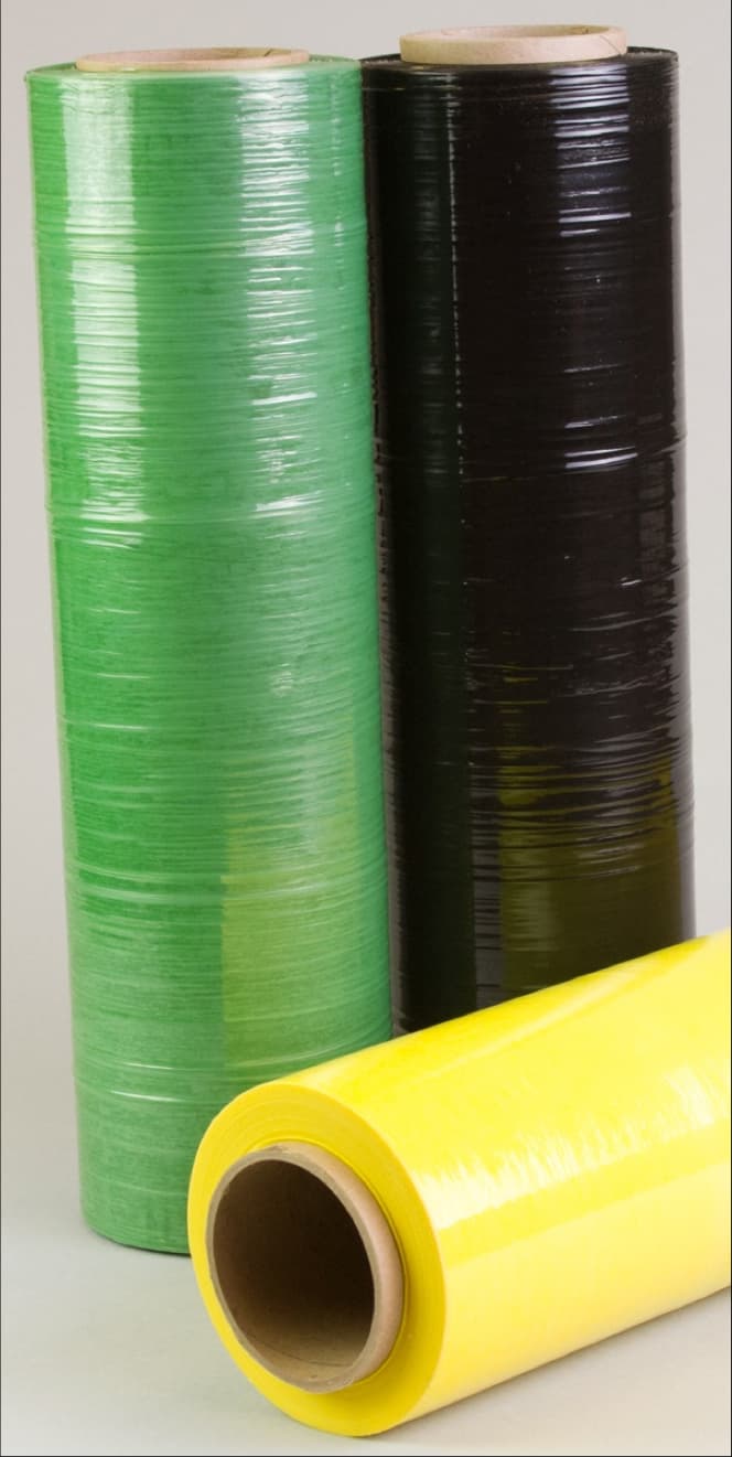 Pelicula estirable de color en almacen de empresa de logistica