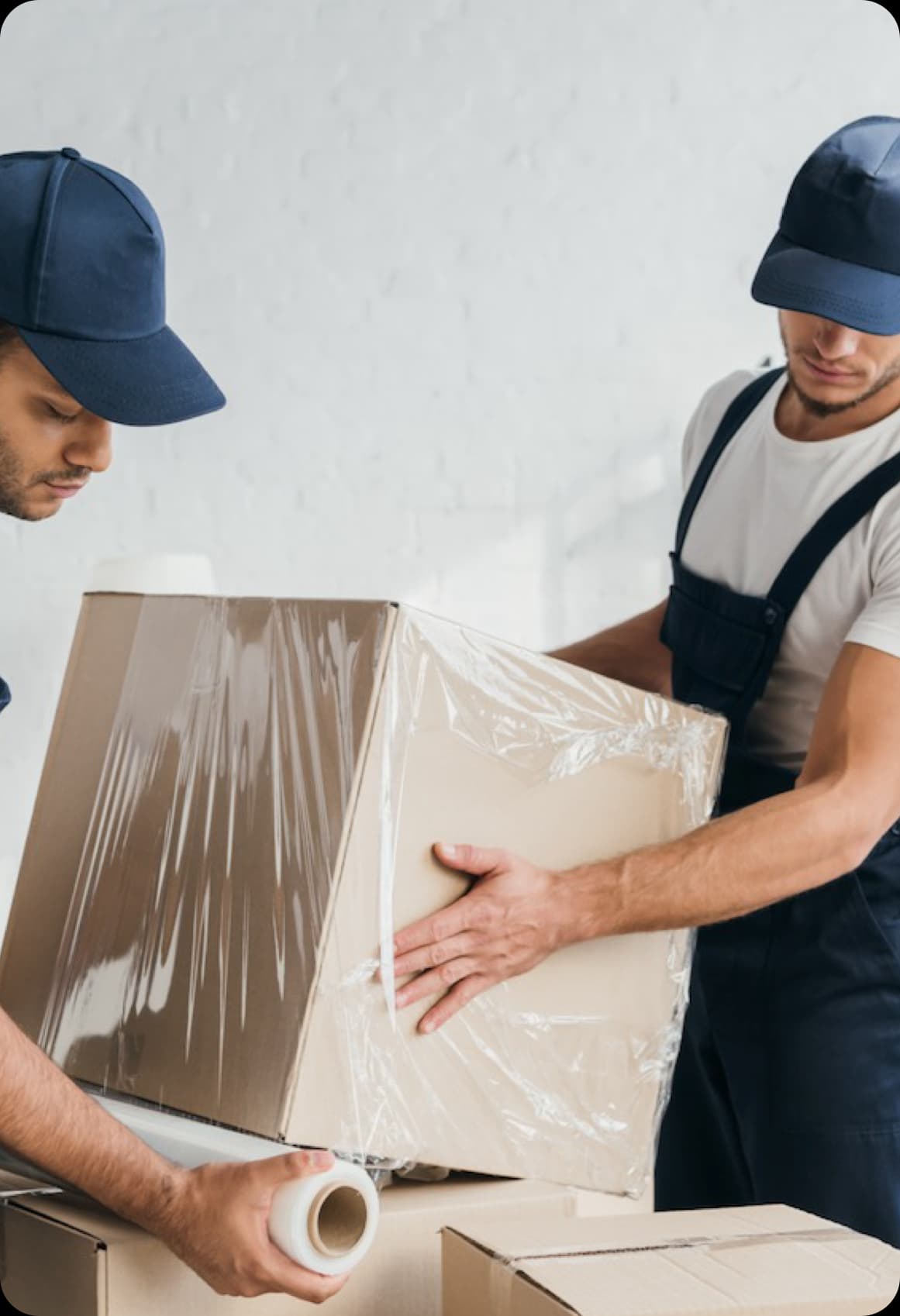 Protegieno mercancia con pelicula estirable