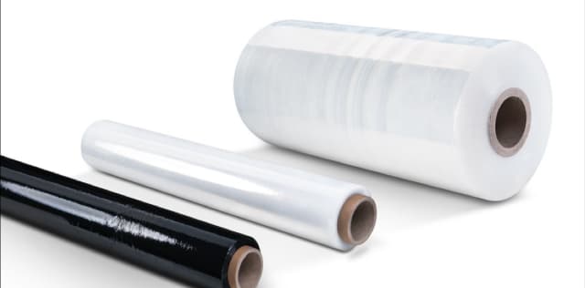 Pelicula estirable en almacen de empresa de logistica