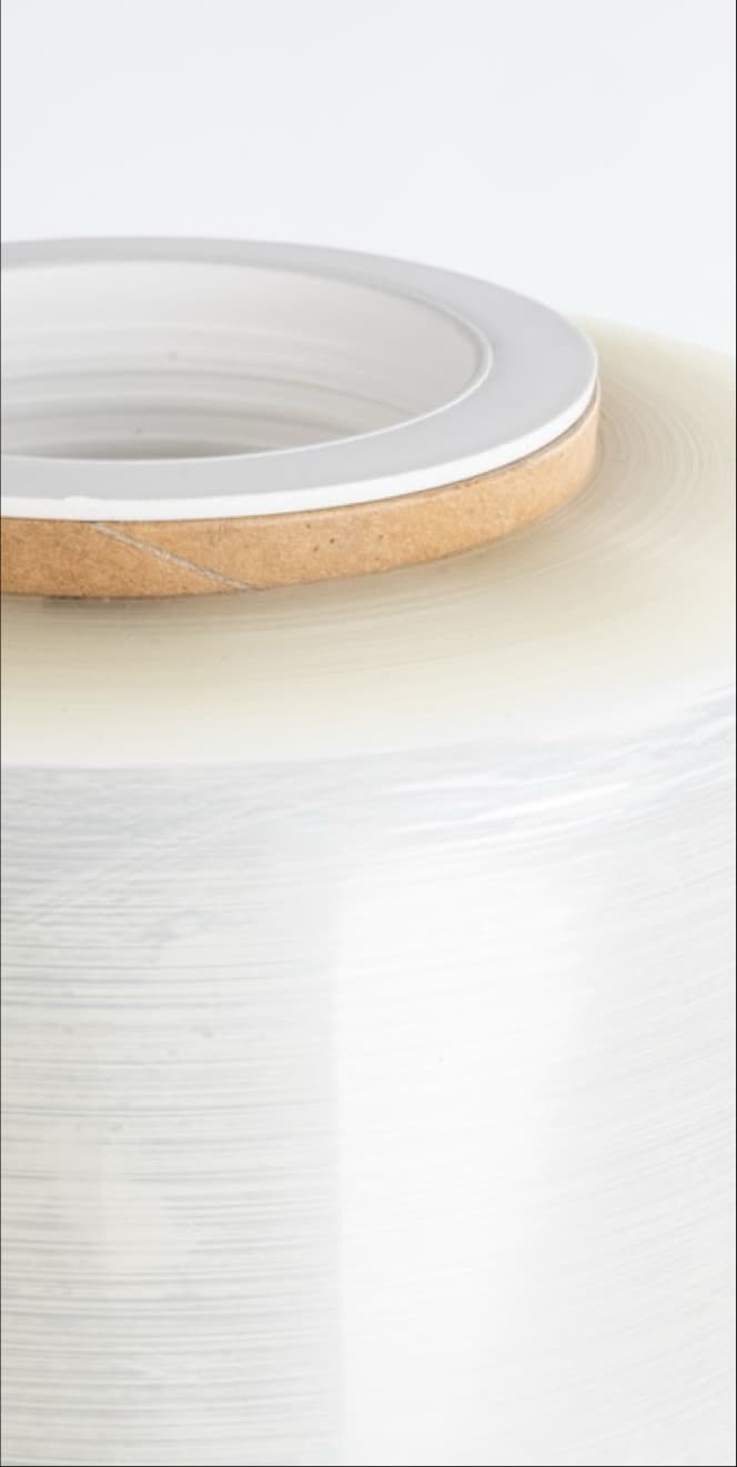 Roll de pelicula estirable en almacen de empresa de logistica